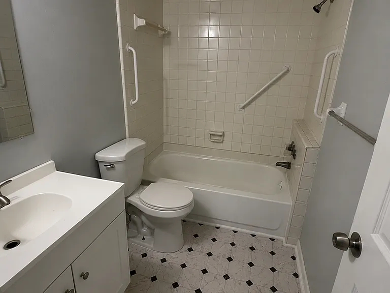 525 Morgan Ave #2 — Photo 4