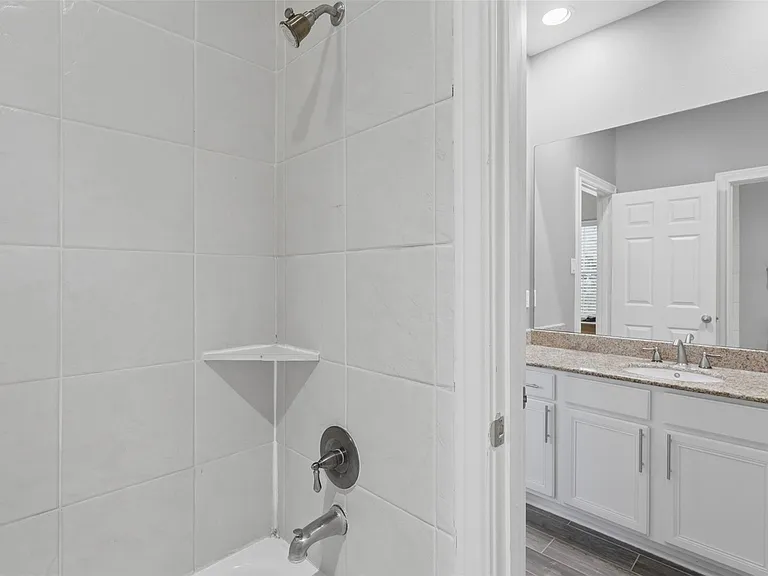 9003 Bayview Cove Dr — Photo 16