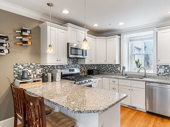 5th image of 8 Brighton St #1