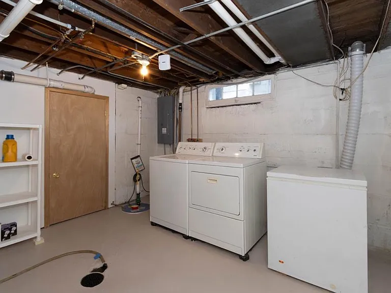 2416 C Ave NE — Photo 7