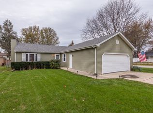 1402 E Elm St, Wheaton, IL 60189