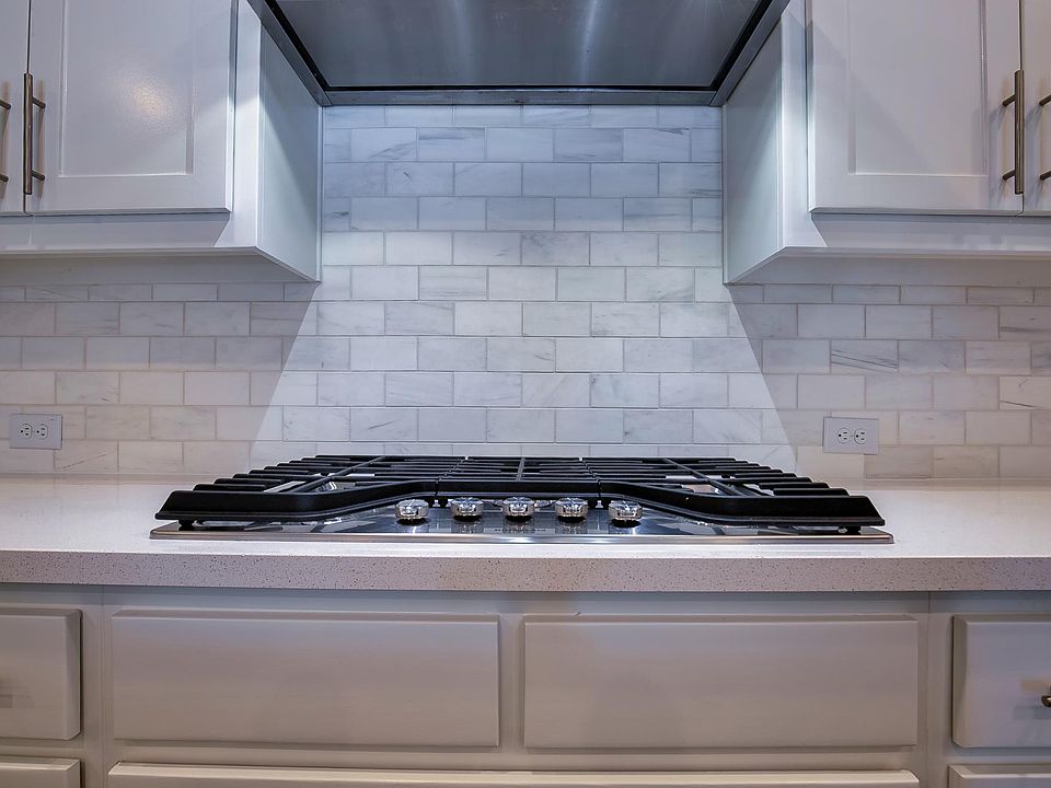 1st image of 6908 Royal View Dr
