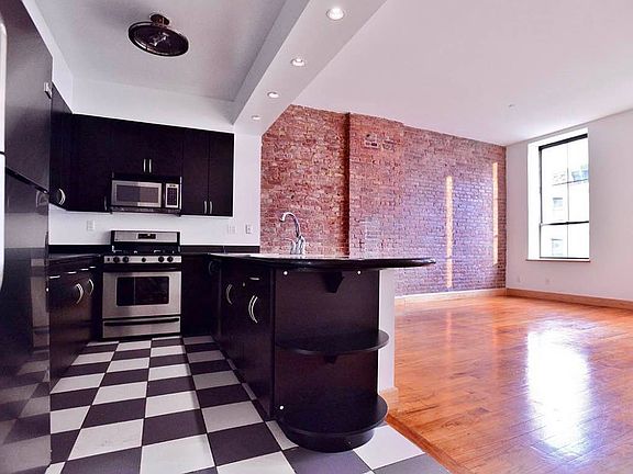 3rd image of 79 Reade St APT 4D