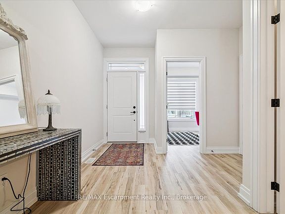 3rd image of 20 Granite Ridge Trl