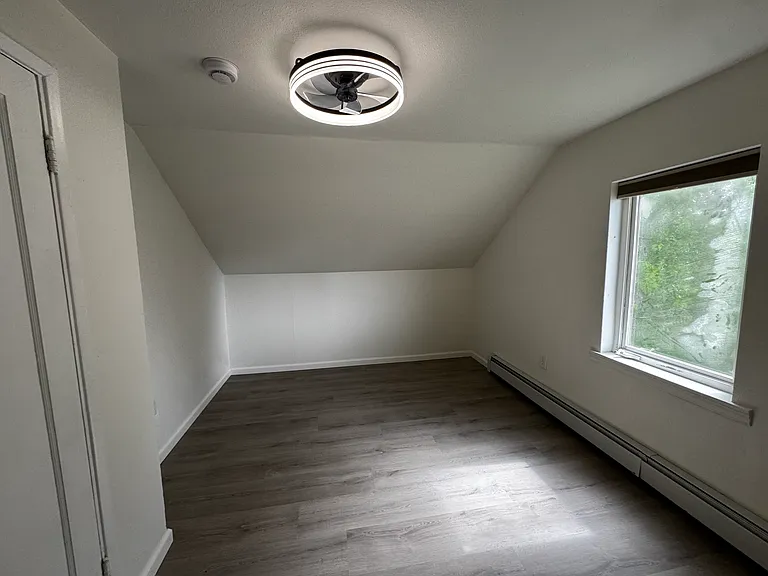 Upstairs bedroom 1