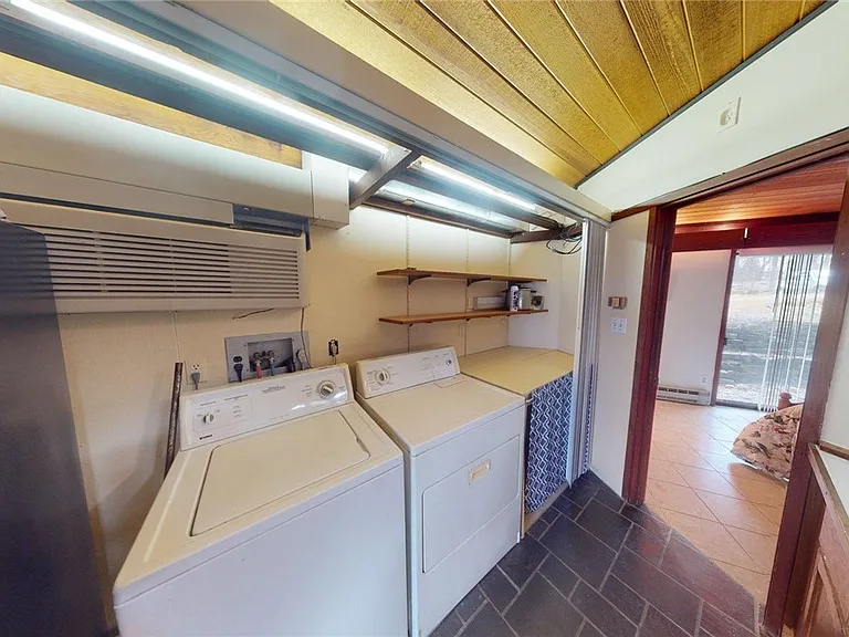 200 Steele Rd — Photo 23