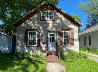 911 Central St, Oshkosh, WI 54901