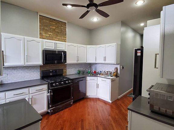 4th image of 1139 N Sacramento Ave #2