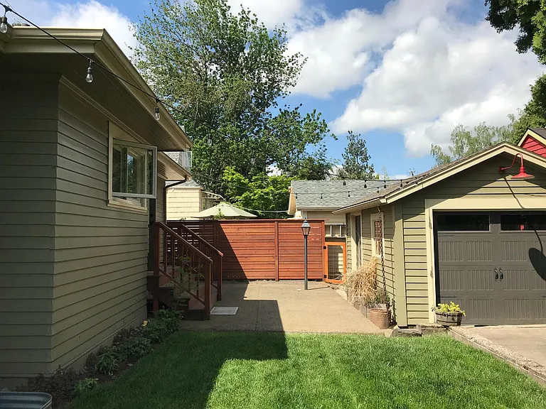patio/fenced back yard/garage