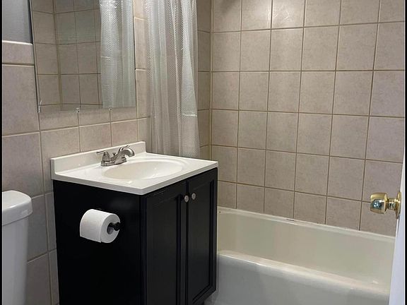 5th image of 10811 S Lloyd Dr APT 9