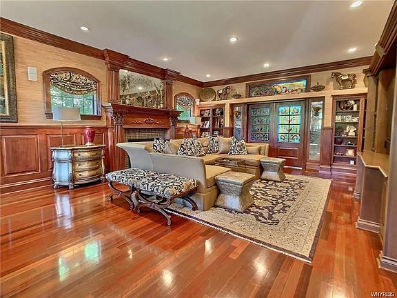 4th image of 68 Forestglen Dr