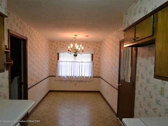 3rd image of 5845 Twin Lakes Dr