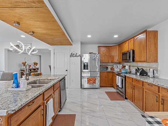5th image of 10660 Manor Dr