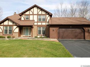 24 Green Pine Ln, Webster, NY