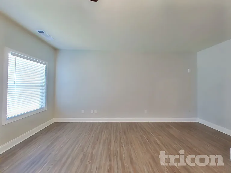 131 Huntsman Dr — Photo 2