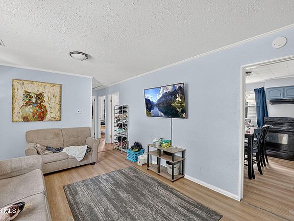 4th image of 415 Mayfair Blvd