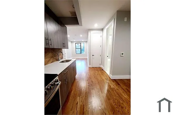 Building Photo - 2021 Arthur Ave #2E