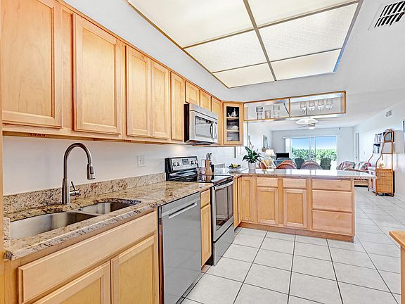 4th image of 8000 Ridgewood Ave APT 103
