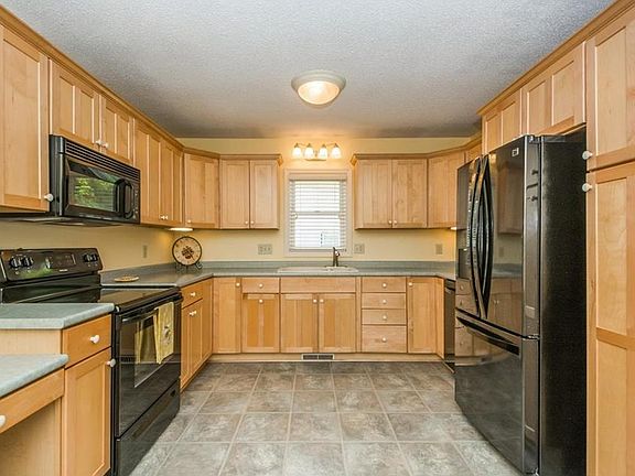 3rd image of 1117 Westside Dr