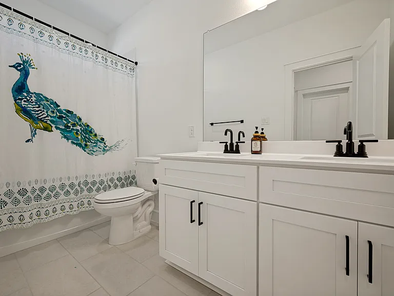 724 Danbury St — Photo 21