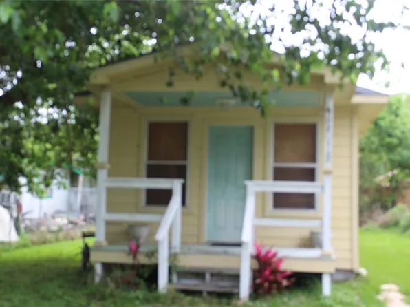 502 Oklahoma Ave, Bacliff, TX 77518