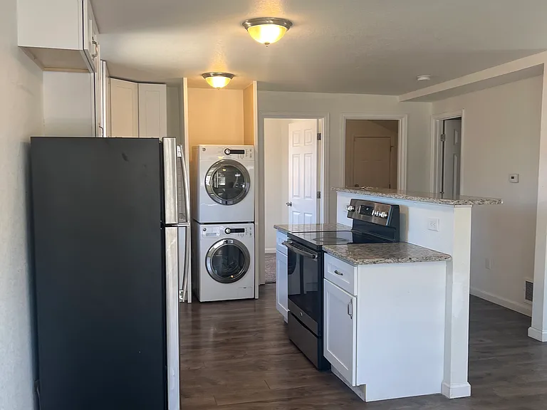 Kitchen/Laundry