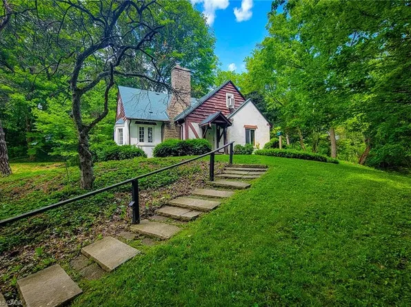 311 Golf Links Rd, Hamilton, ON L9G 2N6