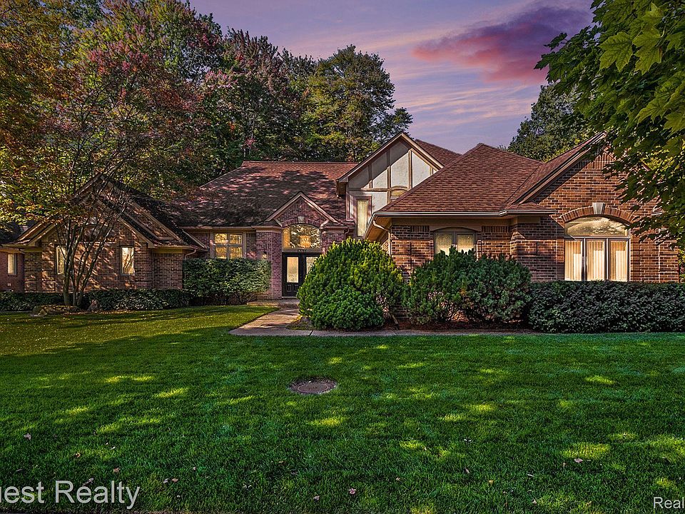 1st image of 53785 Applewood Dr