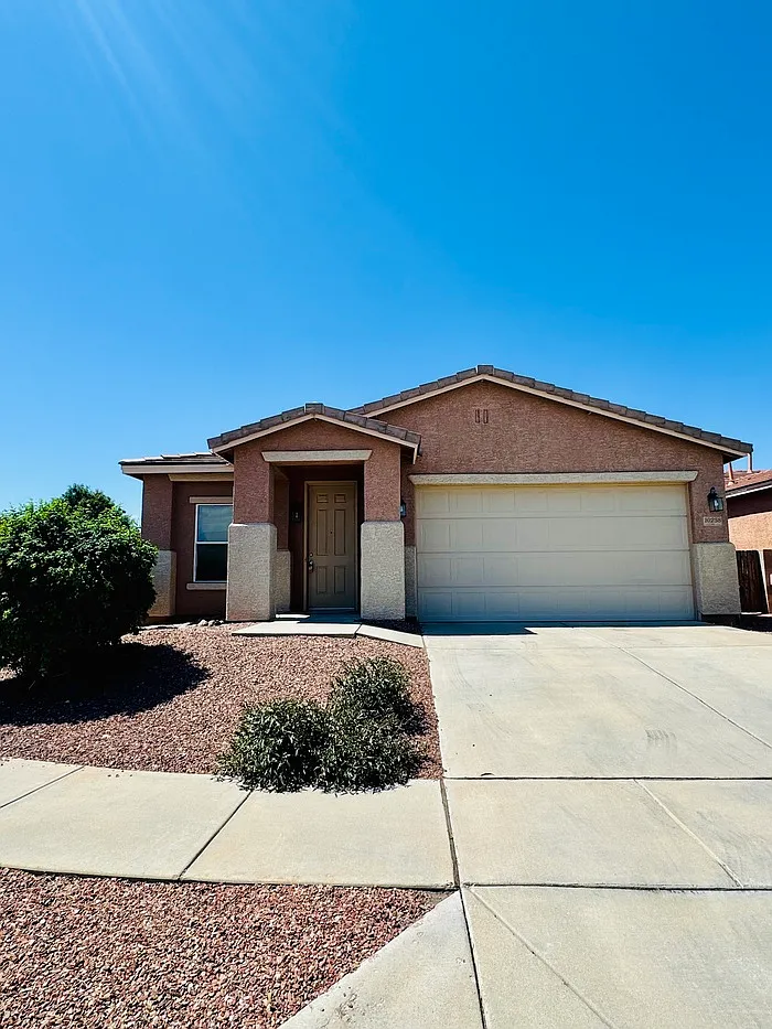 3 bed, 2.0 bath, 1928 sqft, $1,750 — Photo 1