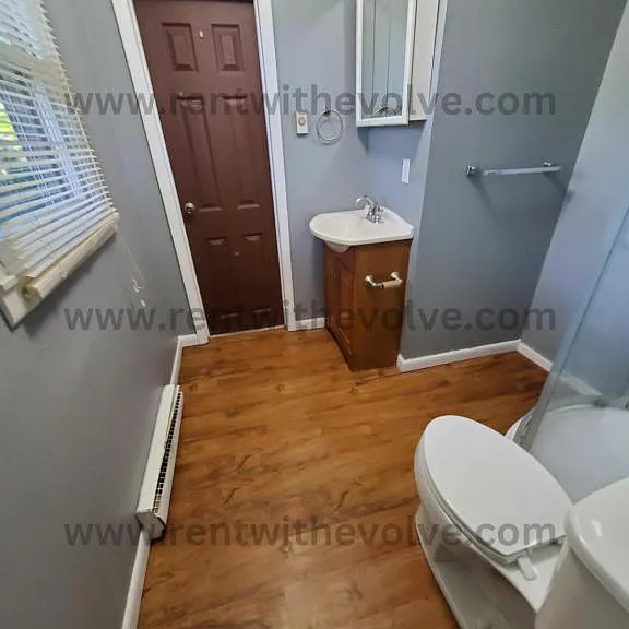211 W Walnut St — Photo 3