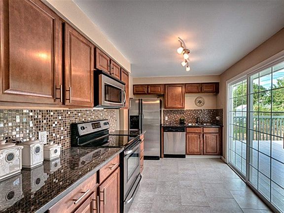 4th image of 2304 W Francis Ave