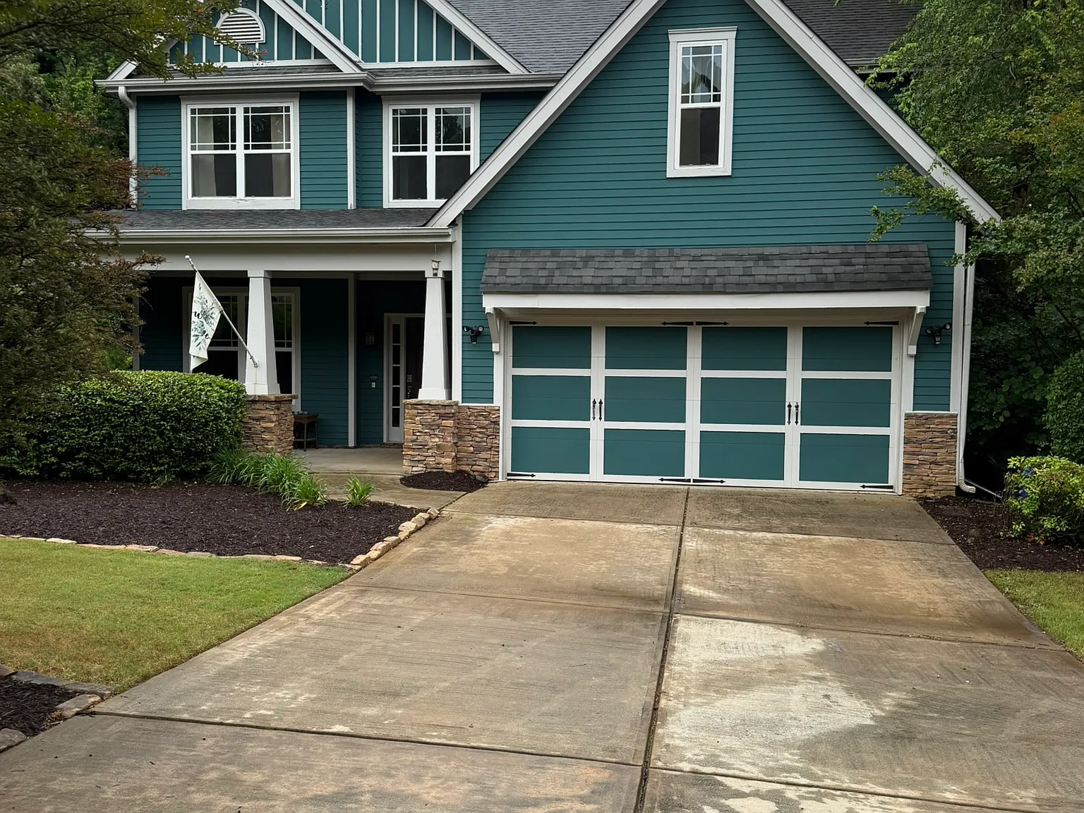 4 bed, 2.5 bath, 2360 sqft, $3,700 — Photo 2