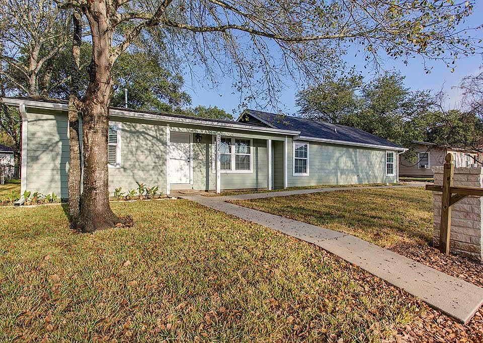 1st image of 2102 Emerald Dr