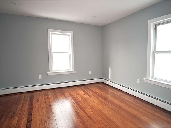 5th image of 211 Jefferson Ave APT 3