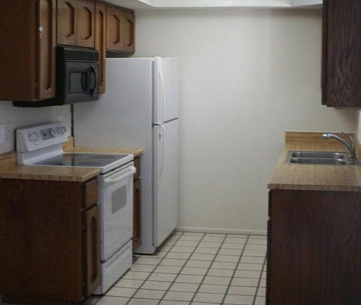 2nd image of 3119 W Cochise Dr Unit 204