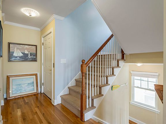 5th image of 106 W 17th St