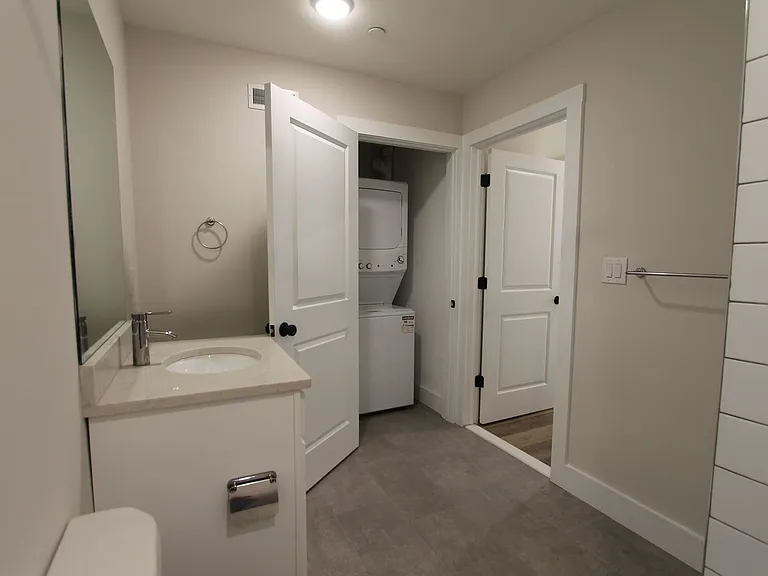 East Main Manayunk Apartments — Photo 57