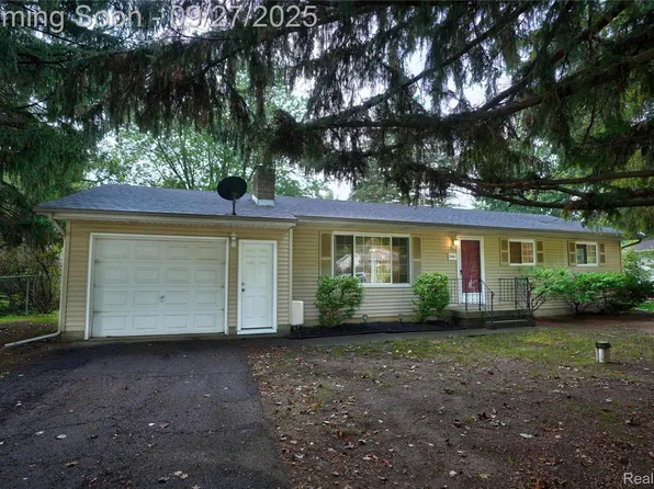 2461 Meadowbrook Ln, Clio, MI 48420
