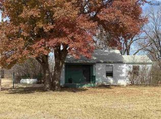 2330 W Peterson Cir, Iowa Park, TX 76367