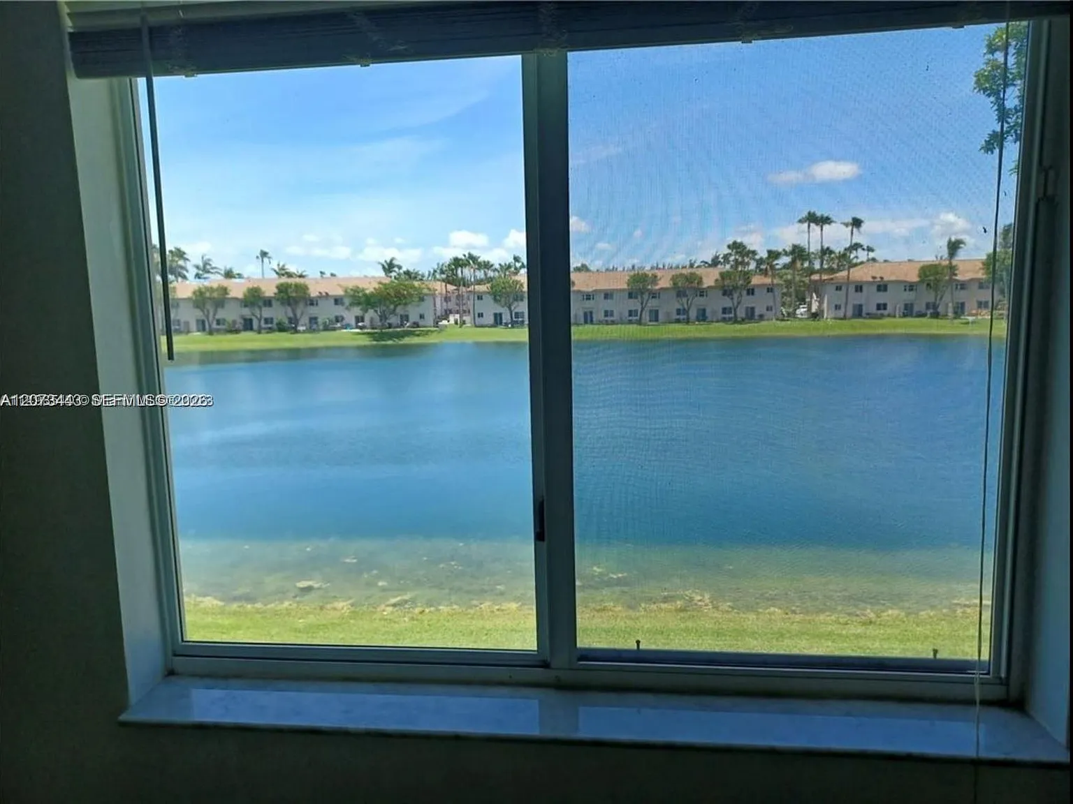 Venetia Gardens Condo — Photo 4
