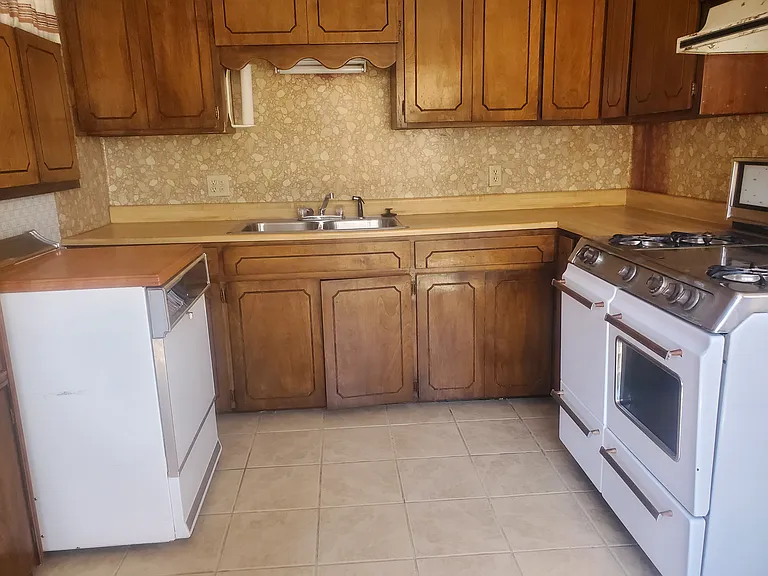 812 Miami Ave — Photo 4