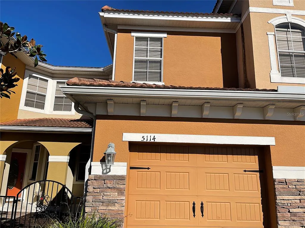 3 bed, 2.5 bath, 1491 sqft, $2,000 — Photo 1