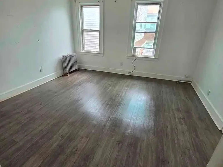 1035 Morris St #2R — Photo 10