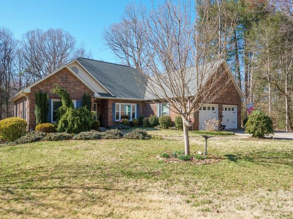 141 Spring St, Hudson, NC 28638