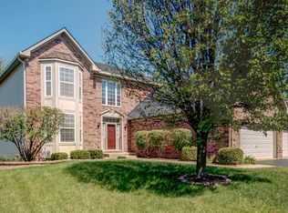 860 Spring Creek Cir, Naperville, IL 60565
