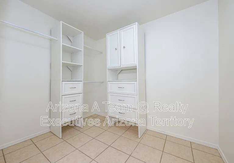 9530 E 42nd St — Photo 10