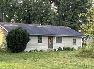 102 E Davidson St, Staunton, IN 47881