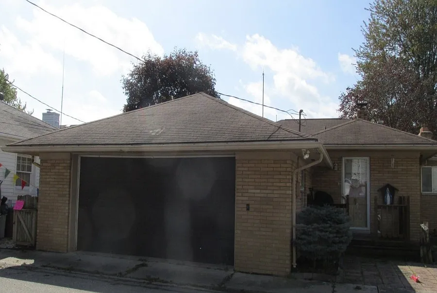 141 Loretta St photo 1