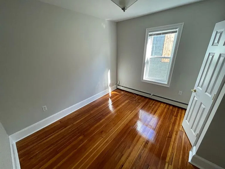 19 Harold St #3 — Photo 2
