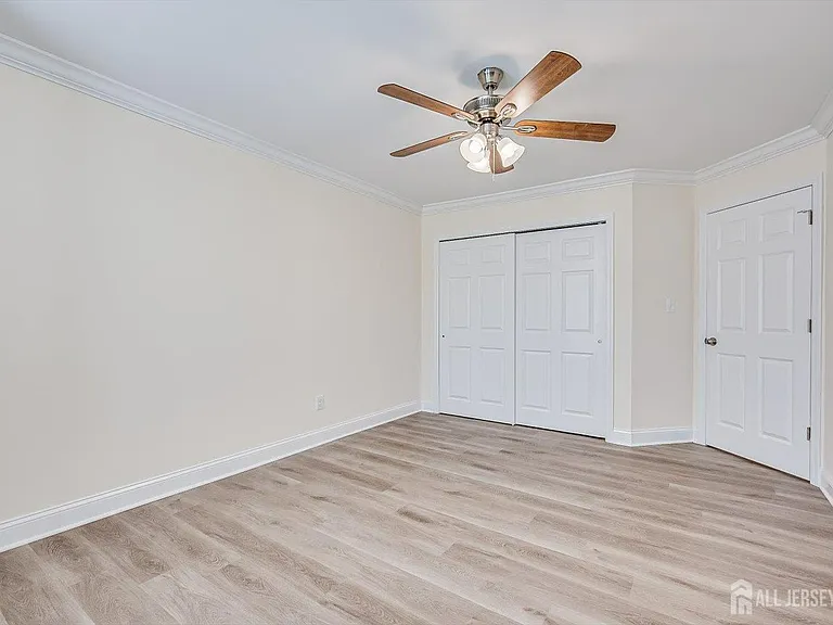 114 Longfield Ct — Photo 14